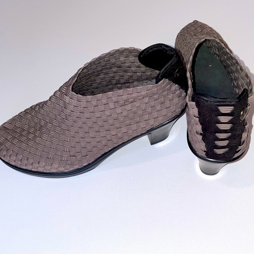 Gray Bernie Mev ankle style shoes in size EU 40.